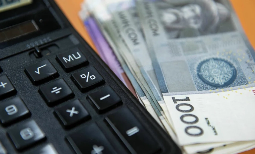 Налоги за таксистов и курьеров теперь будут платить агрегаторы: как это будет работать