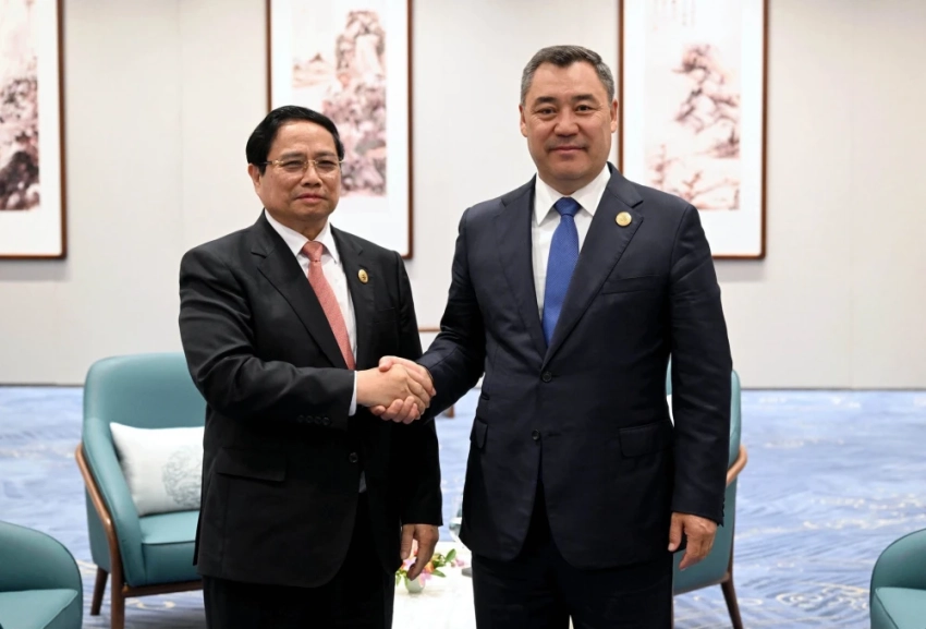 Садыр Жапаров встретился с премьер-министром Вьетнама