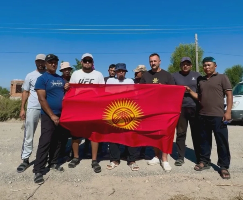 Жители села Богатыровка на Иссык-Куле дышат пылью из-за отсутствия асфальта
