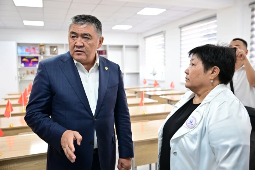 Камчыбек Ташиев призвал не брать на работу курящих и пьющих учителей