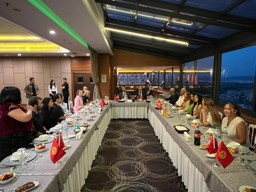 Казакбаев встретился с кыргызстанцами, проживающими в турецкой провинции Бурса