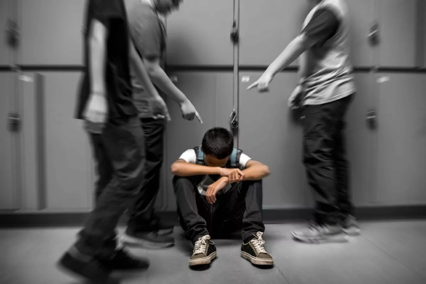 Омбудсмен Кыргызстана призывает усилить меры по борьбе со школьным рэкетом