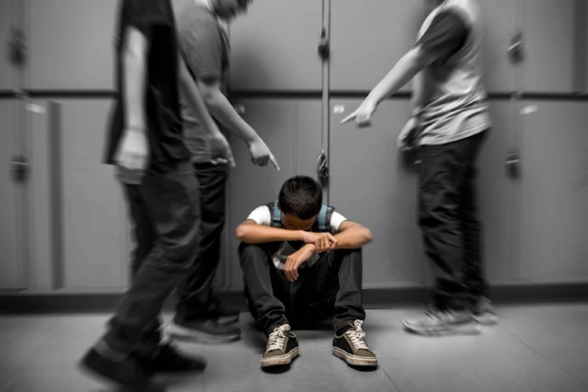 В Оше 7-классник стал жертвой малолетних рэкетиров. Его мать обратилась к омбудсмену