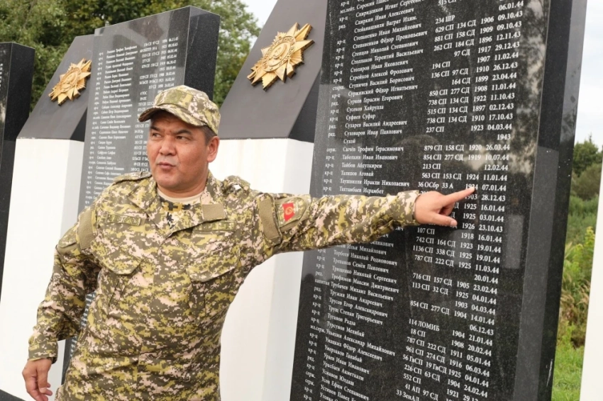 Офицеры стран ОДКБ почтили память бойца из Кыргызстана, павшего за Беларусь