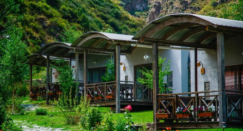 Владелец эко-резорта под Бишкеком задержан по делу о самовольном строительстве