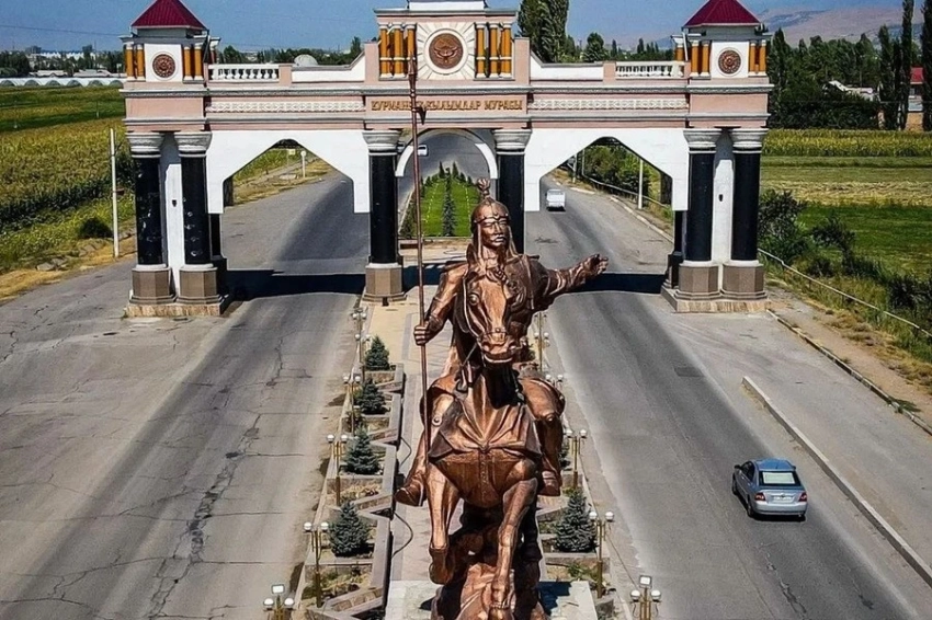 Город Джалал-Абад решили переименовать в Манас