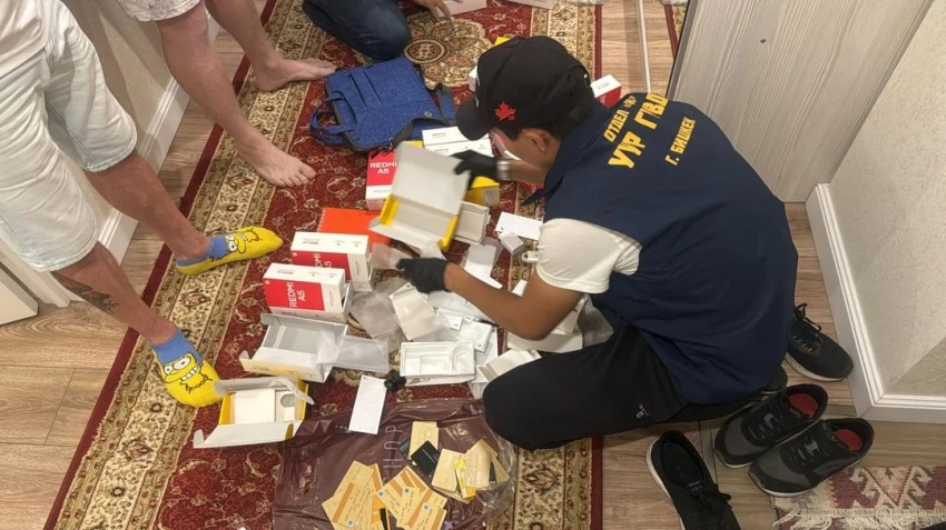 В Бишкеке задержаны иностранцы, создавшие офис по выводу денег через фальшивые карты