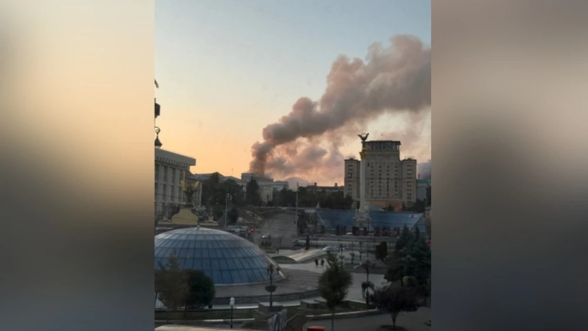 В Киеве в результате атаки БПЛА горит здание правительства