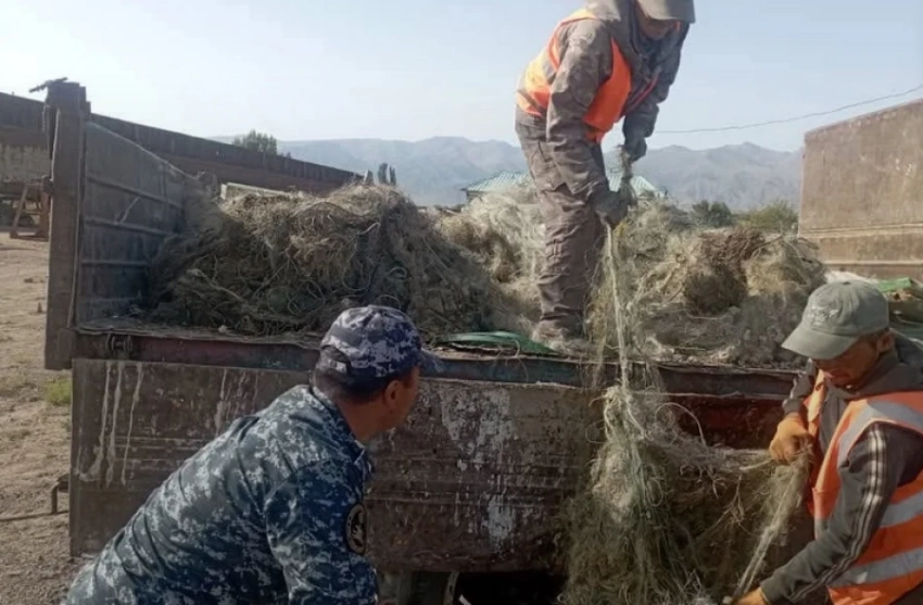 Садыр Жапаров: Браконьерскими сетями можно выложить дорогу от Бишкека до Москвы
