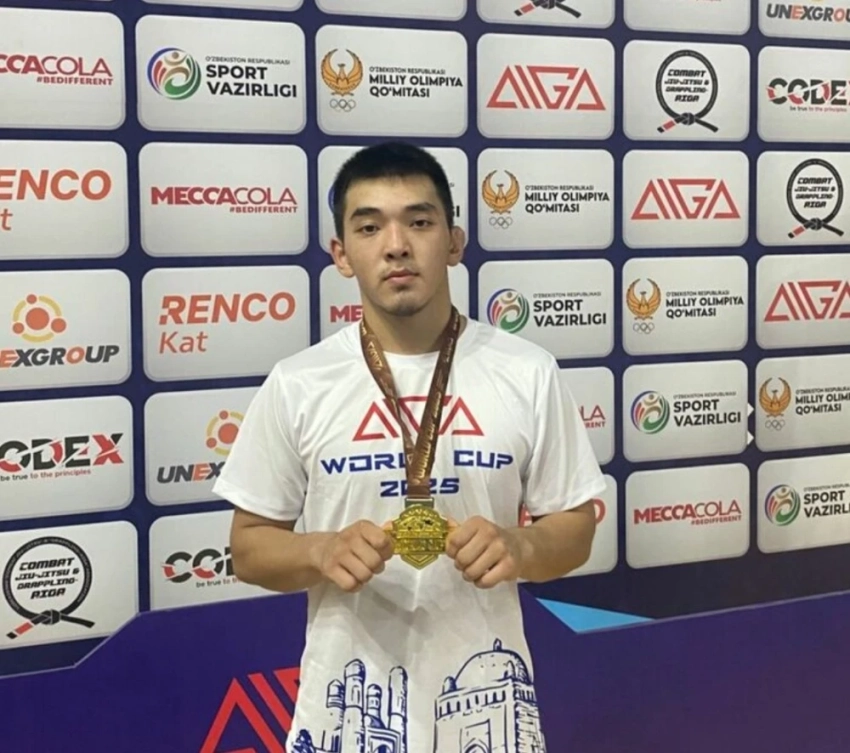 Адиль Амангельдиев стал чемпионом мира по грэпплингу