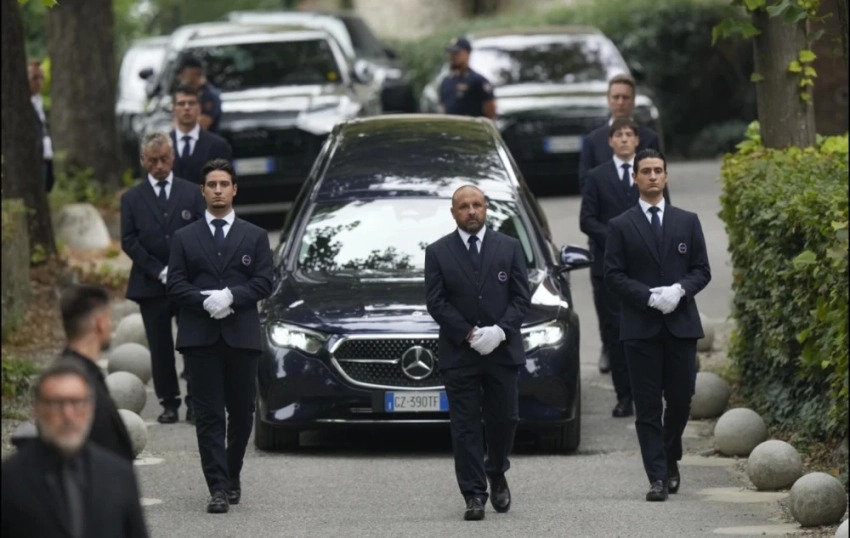 В Италии прошли частные похороны Джорджо Армани недалеко от его родного города
