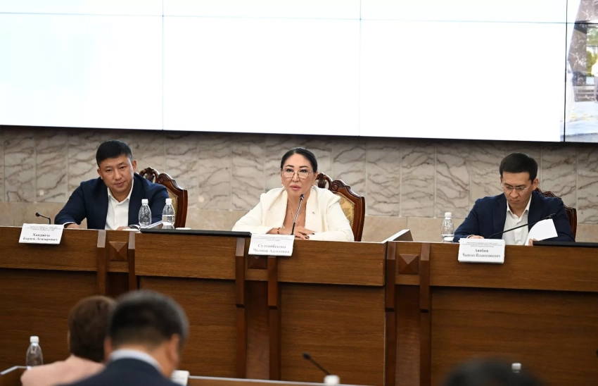 Конституционный комитет ЖК одобрил законопроект о переименовании Джалал-Абада в Манас сразу в трех чтениях