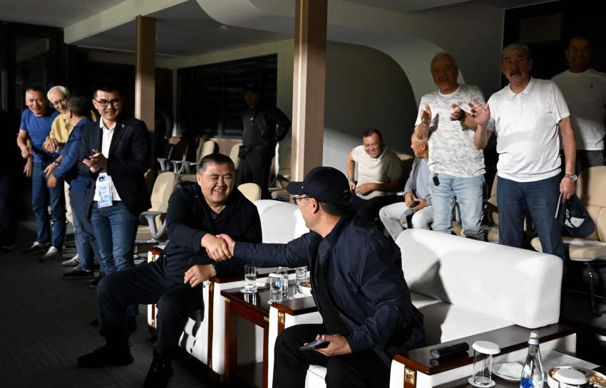 Садыр Жапаров посетил матч сборных Кыргызстана и Шри-Ланки