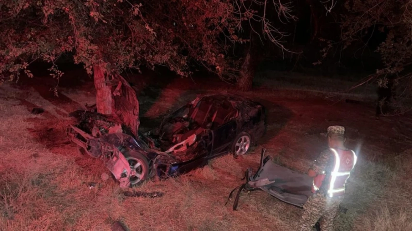 20-летний водитель Subaru Legacy врезался в дерево. Он погиб на месте