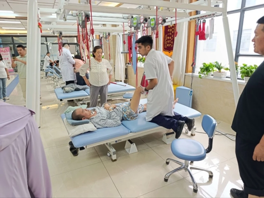 Традиционная медицина в Кашгаре побеждает болезни