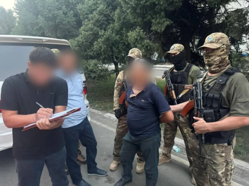 В Оше задержаны чиновники водоканала по подозрению во взяточничестве