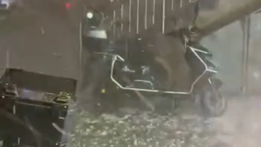 Ураган и град обрушились на город Пекин