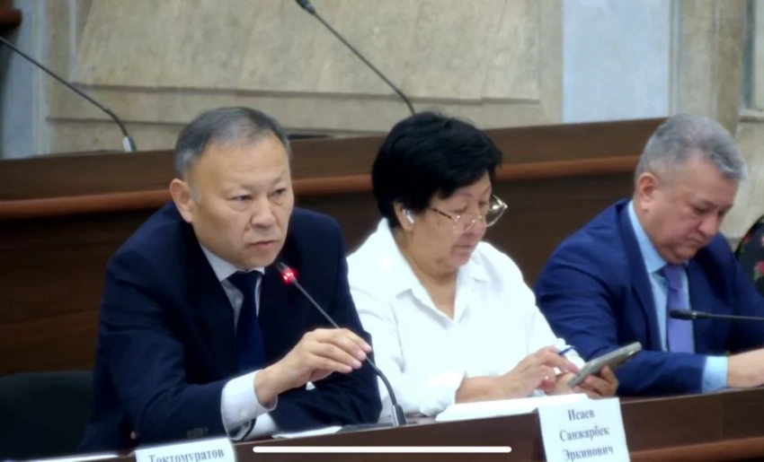 Минздрав напомнил о важности своевременной покупки полиса ОМС