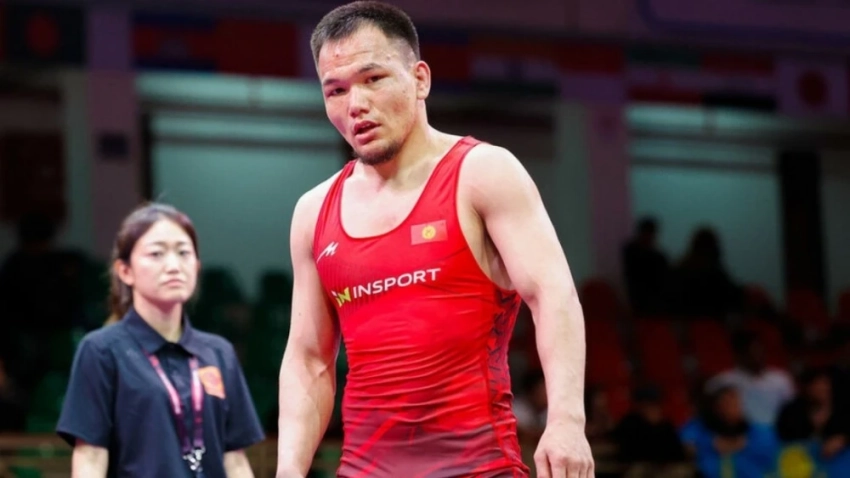 Орозобек Токтомамбетов стартовал с победы на чемпионате мира по борьбе