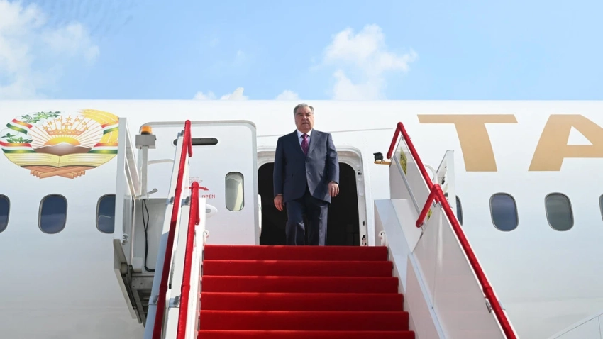 Эмомали Рахмон прибыл в Катар с рабочим визитом