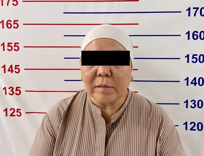 В Бишкеке выявили склад с крупной партией контрабандных лекарств. Сотрудники ГКНБ опечатали 10 аптек и задержали организатора