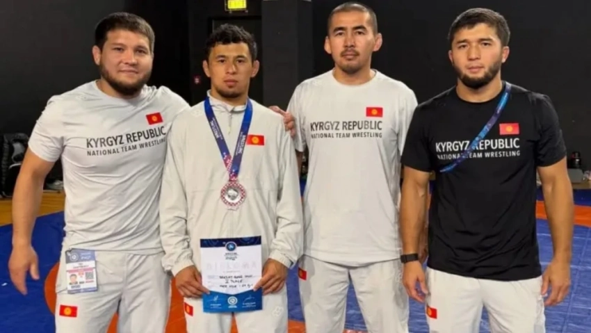Кыргызстан завоевал две медали на чемпионате мира по борьбе