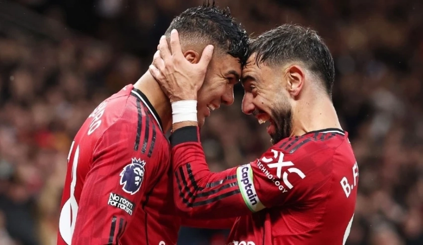 "Манчестер Юнайтед" вдесятером удержал победу над "Челси"