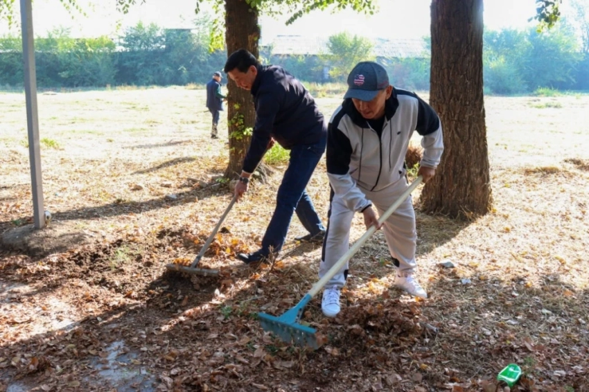Судьи и сотрудники аппарата Верховного суда приняли участие в субботнике