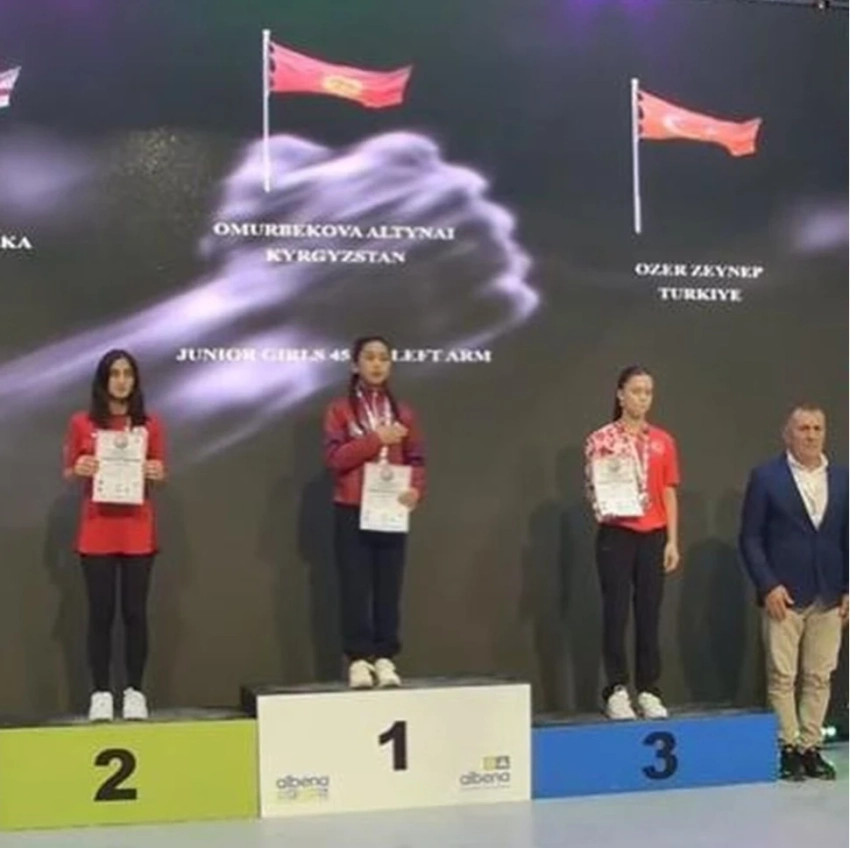 Кыргызстанские армрестлеры завоевали медали на чемпионате мира в Болгарии