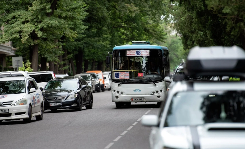 Исследование: 41% бишкекчан передвигаются на личных авто и такси
