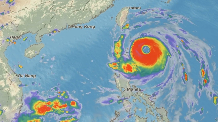 На Филиппины обрушился шторм, эвакуированы тысячи жителей. Гонконг, Тайвань и юг Китая готовятся к удару
