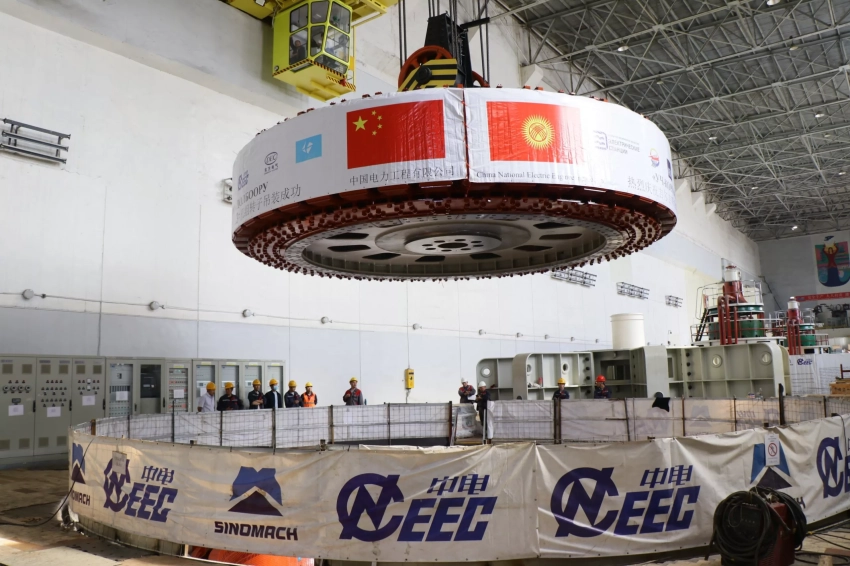 Минэнерго: На Уч-Курганской ГЭС успешно установлен ротор гидрогенератора №3