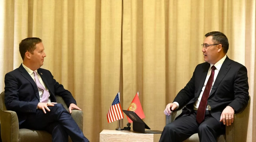 Садыр Жапаров провел переговоры со спецпредставителем президента США по Южной и Центральной Азии