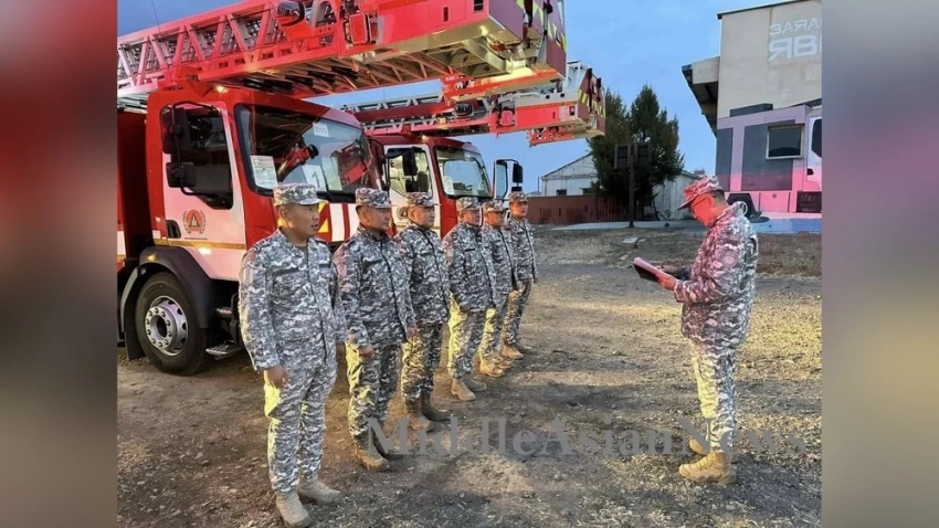 Служба по ЧС Монголии получила из Франции пожарные машины Renault с высотной лестницей 42 м и 32 м