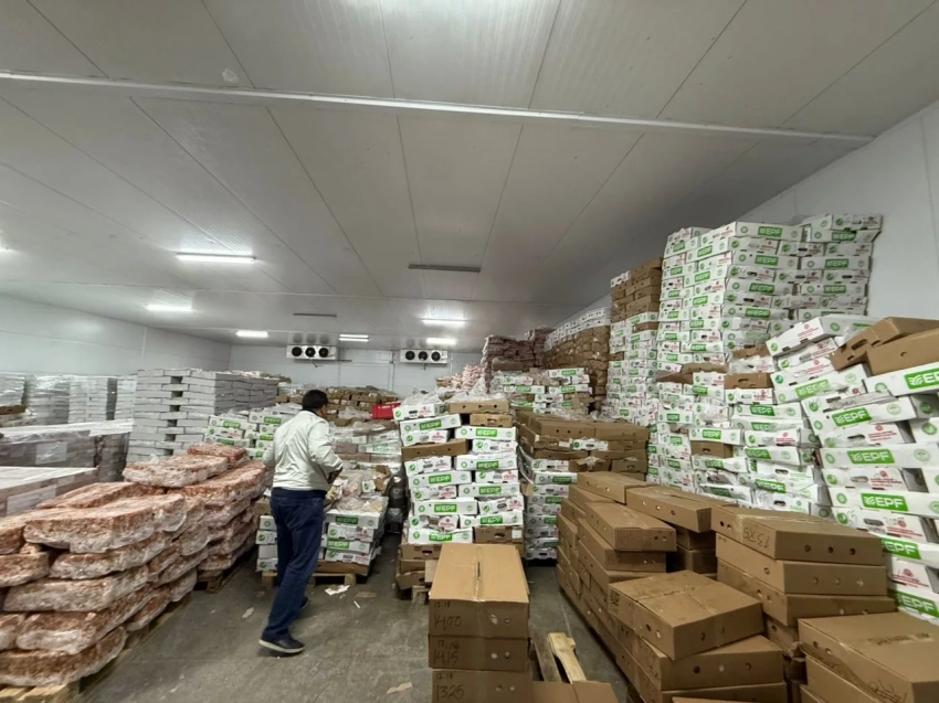 В Кыргызстане продавали ввезенные просроченные птицепродукты под видом свежих отечественных. ГКНБ обыскал склады ОсОО «Евразийская птицефабрика»