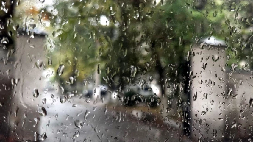 На севере и западе Казахстана ожидаются дожди, град и шквалистый ветер