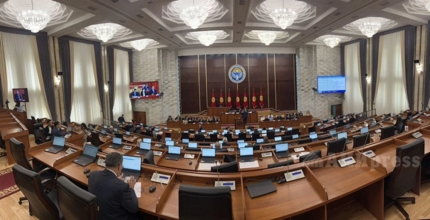 Жогорку Кенеш VII созыва принял решение о самороспуске