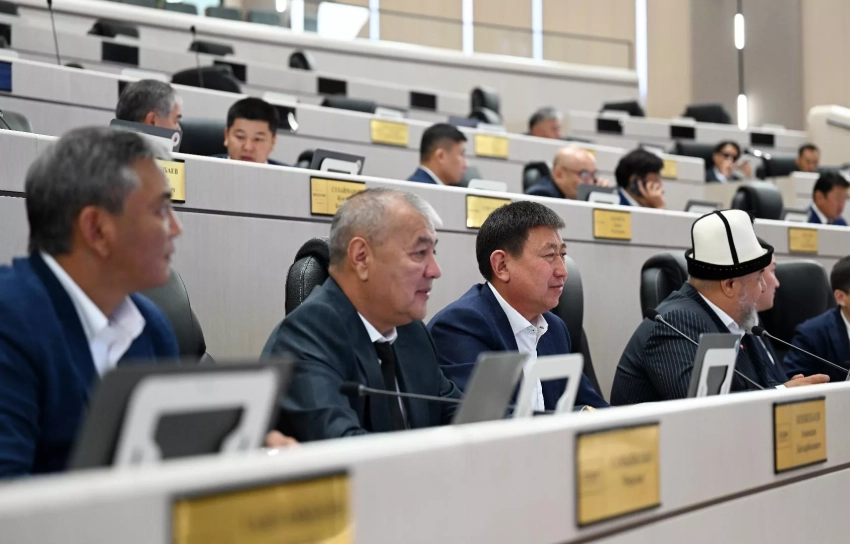 Парламент Кыргызстана объявил о самороспуске. 84 депутата проголосовали «за»