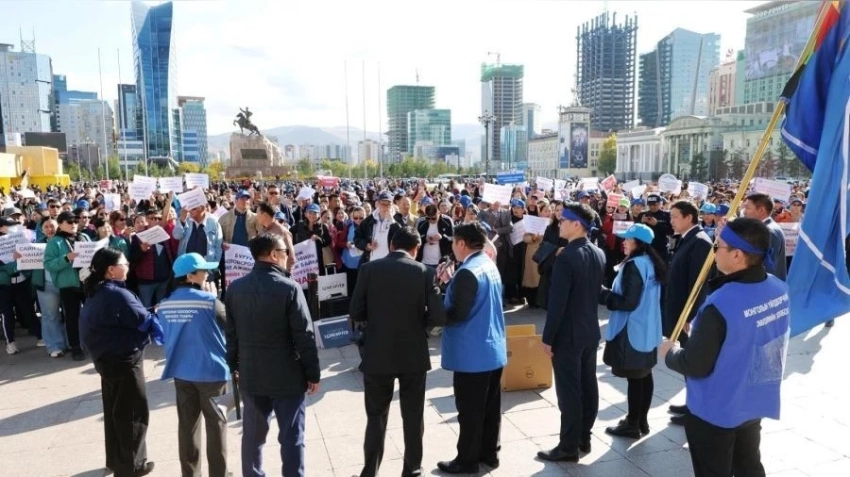 ФМПОН требует повышения зарплаты учителей на мирном митинге