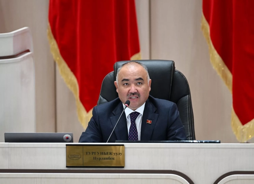 В Кыргызстане прекращена практика ротации глав айыл окмоту. Жогорку Кенеш внес изменения в закон о МСУ