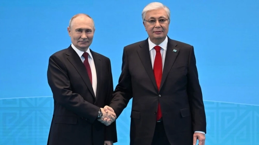 Токаев и Путин поговорили по телефону