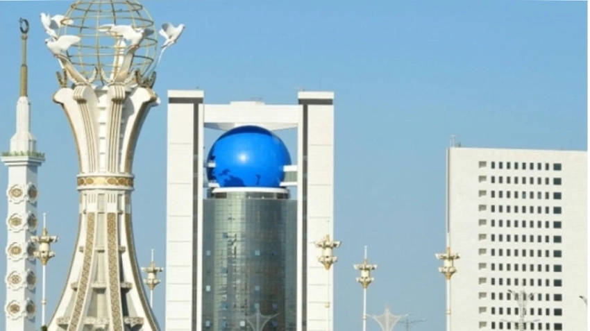 Бердымухамедов в честь Дня независимости разрешил проживание в Туркменистане 142 иностранцам