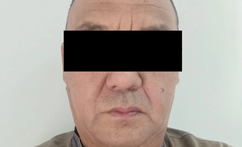 В Романовке хозяин кафе разбил окно авто, припаркованного возле его заведения. Его наказали