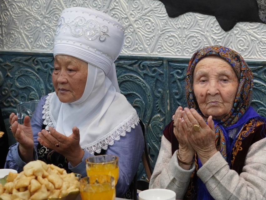 В Караколе отметили День пожилых людей