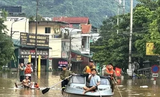 Число жертв мощного тайфуна во Вьетнаме выросло до 34