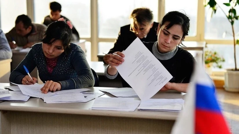 Российская сторона поддержала сокращение числа вопросов по истории в тестах для мигрантов