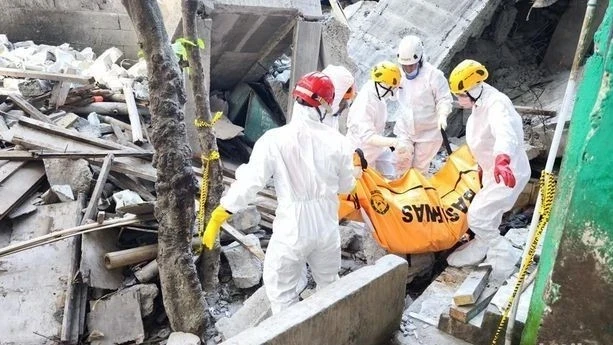 В Индонезии обрушилась школа, погибли по меньшей мере 50 человек