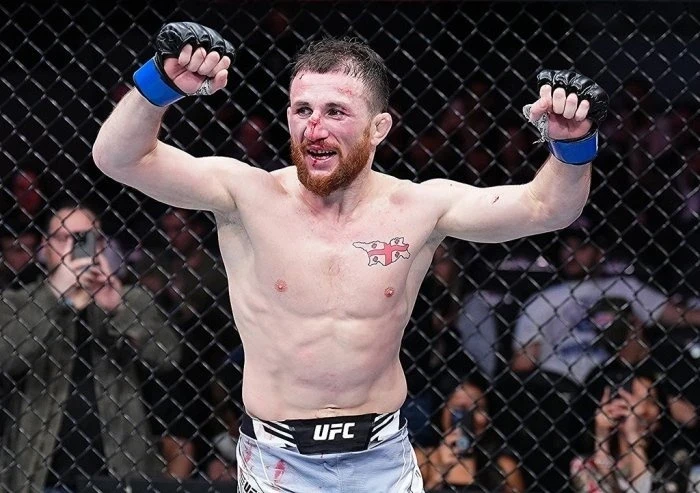 Мераб Двалишвили вновь защитил титул чемпиона UFC