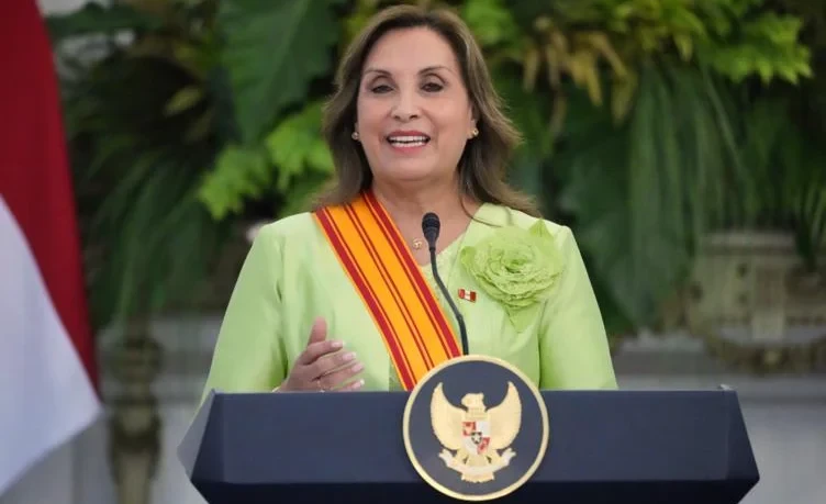 Парламент Перу объявил импичмент президенту