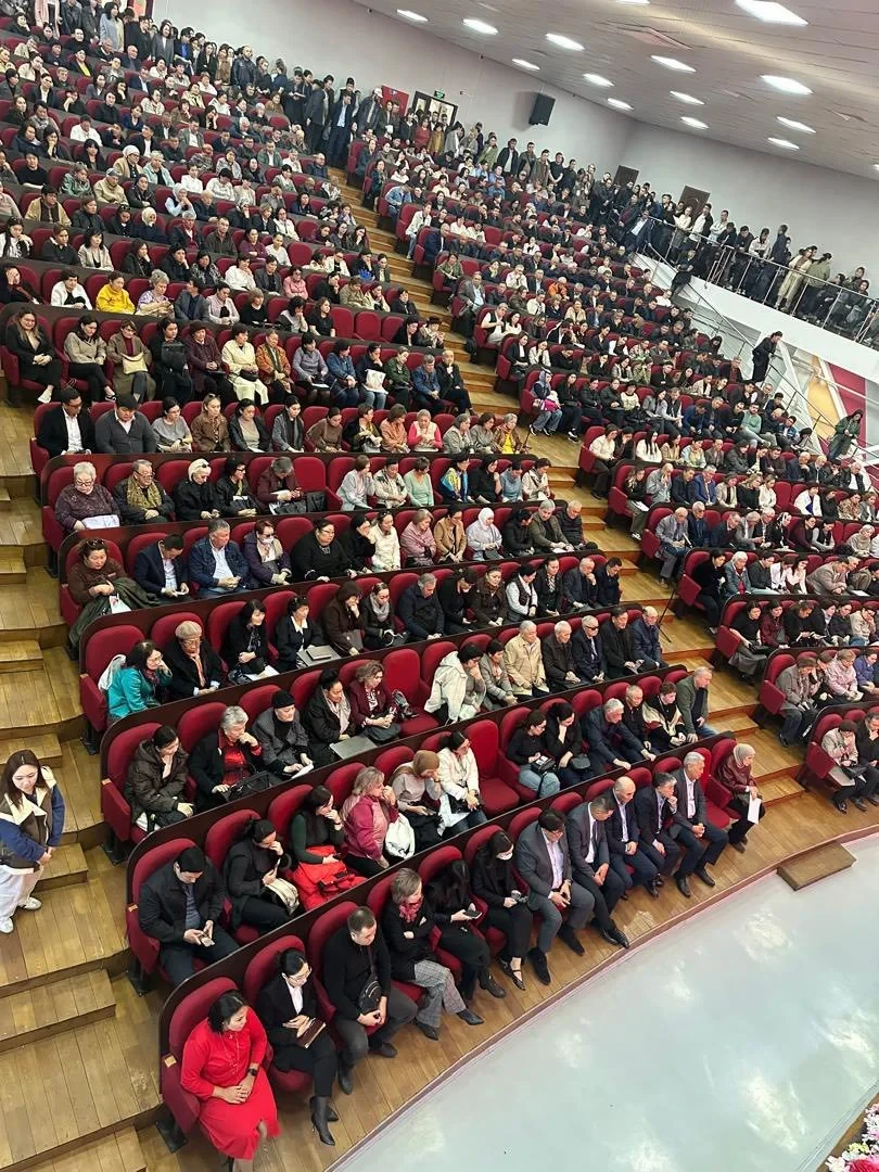 В КГМА имени Ахунбаева прошел экстренный сбор после задержания преподавателя со взяткой